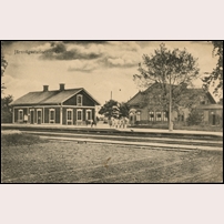 Grillby station på 1930-talet. Okänt vykort från från Järnvägsmuseet. Foto: Okänd. 