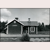 Isnäs hållplats 1960, samma år som Vikbolandsbanans Arkösundslinje lades ned. Bild från Järnvägsmuseet. Foto: Okänd. 