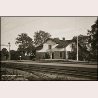 Okna station på 1930-talet. Okänt vykort från Järnvägsmuseet. Foto: Okänd. 