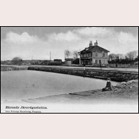 Eksund station omkring 1900 (osäker uppgift). Vykort från John Fröbergs Konstförlag, Finspång. Foto: Okänd. 