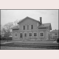 Gullspång station 1957. Bild från Järnvägsmuseet. Foto: O.W. Laursen. 