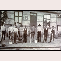 7 Örkelljunga okänt år före 1924. Det är inte känt vilka personerna på bilden år. Bild från Örkelljunga kommun fotosamlingen. Foto: Okänd. 