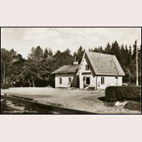 Häverödal station på 1950-talet efter ombyggnad. Vykort från Elliord Mattsson. Foto: Elliord Mattsson, Spillersboda. 