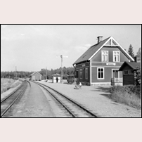 Rydbo station på 1930-talet, elektrifiering skedde 1939. Bild från Järnvägsmuseet. Foto: Okänd. 