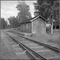 Bjurfors station 1958, samma år som järnvägen lades ned. Bild från Järnvägsmuseet. Foto: Olof Sjöholm. 