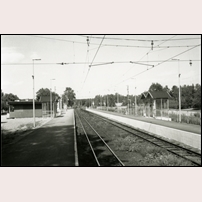 Täby kyrkby station den 28 juli 1990. Bild från Järnvägsmuseet. Foto: Lars Olov Karlsson. 