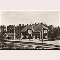 Fjärdhundra station omkring 1930. Okänt vykort från Järnvägsmuseet. Foto: Okänd. 