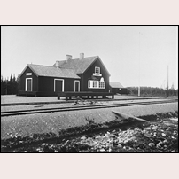 Sörsjön station 1928, samma år som den öppnades för trafik. Bild från Järnvägsmuseet. Foto: Okänd. 