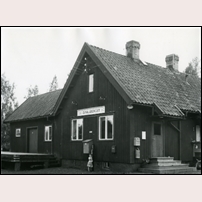 Öjvallberget station den 31 augusti 1961, dagen innan trafiken lades ned. Bild från Järnvägsmuseet. Foto: Okänd. 