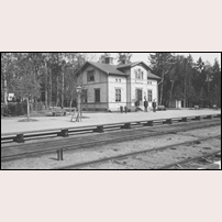 Skogsryd station den 9 maj 1913. Bild från Järnvägsmuseet. Foto: Gustaf Nilsson, Borås. 