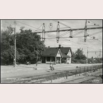 Bromsten station omkring 1950. Okänt vykort från Järnvägsmuseet. Foto: Okänd. 