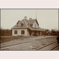 Hagge station byggdes 1902, troligen är bilden från detta år. Bild från Järnvägsmuseet. Foto: Ernst Blom. 
