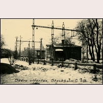 101 Stockholm bör, med stor sannolikhet, vara stugan till höger på bilden. Bilden är tagen den 18 januari 1938 och kommer från Järnvägsmuseet. Foto: Okänd. 