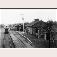 Garsås station 1903 (eller på 1910-talet, uppgifterna varierar). Bild från Järnvägsmuseet. Foto: Okänd. 