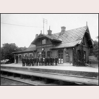 Almedal gamla station på ytterligare en bild från 1920-talet. Bild från Järnvägsmuseet. Foto: Okänd. 