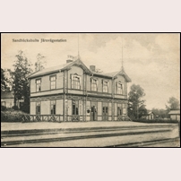 Sandbäckshult station någon gång mellan 1904 och 1914. Vykort på bild från Järnvägsmuseet. Foto: August Melin, Mönsterås. 