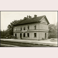 Hälleforsnäs station omkring 1945. Bild från Järnvägsmuseet. Foto: Okänd. 