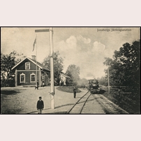 Jonsberg station omkring 1910.  Okänt vykort på bild från Järnvägsmuseet. Foto: Dagmar Eriksén. 
