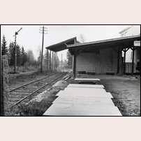 Börseryd station omkring 1950. Bilden som är tagen i riktning mot Kalmar visar Börseryds Kalksandstegelfabriks byggnad och utlastningsplats. Bild från Järnvägsmuseet. Foto: Okänd. 