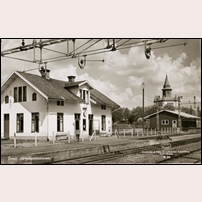 Örsjö station 1954. Vykort från O. Lilljeqvist Konstförlag på bild från Järnvägsmuseet. Foto: Okänd. 