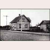 Åsaka station 1917. Bilden kommer från järnvägsmuseet i Nossebro och har förmedlats av Hans Källgren. Foto: Okänd. 