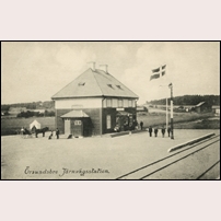 Örsundsbro station, det gamla år 1924 nedbrunna stationshuset. Vykort postgånget den 26 december 1913 på bild från Järnvägsmuseet. Foto: Okänd. 