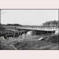 Bro över Norsälven mellan Kil och Fagerås, bilden visar den nya bron som stod färdig 1921. Fotoriktning mot Fagerås. Bild från Järnvägsmuseet. Foto: Okänd. 