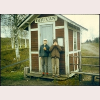 Gruvan hållplats 1962. Den högra av grabbarna är Hasse Groth, som bidragit med bilden (och tagit nästa). Foto: Okänd. 