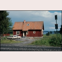 Näkten station i juli 1977. I bakgrunden sjön Näkten. Foto: Finn Sellberg. 