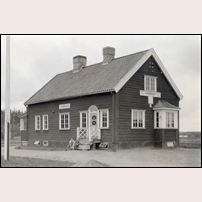 Norrheden station omkring 1937, ännu benämnd Norrhed. En så fin och prydlig station det var, då. Bild från Järnvägsmuseet. Foto: Okänd. 