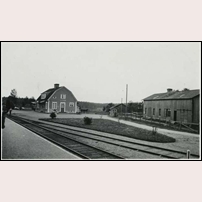Trönödal station, öppnad 1927. Troligen är bilden tagen något av de närmaste åren därefter. Foto: Okänd. 