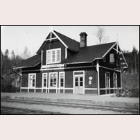 Älvestorp station omkring 1920, eller 1930 (uppgifterna varierar). Bild från Järnvägsmuseet. Foto: Okänd. 