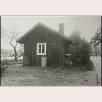 126 Hagen uthuset, tidigast på 1960-talet, troligen är bilden tagen samtidigt med den föregående. Bilden är hämtad från Skallsjö Hembygdsförenings webbsida. Foto: Birgitta Waldenborg. 