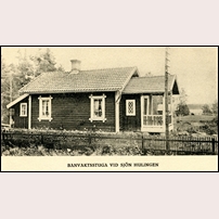 Björkudd banvaktsstuga på bild ur NOJ:s 50-årsskrift 1924.  "Banvaktsstuga vid sjön Hulingen" kan väl inte vara någon annan stuga än just Björkudd? Foto: Okänd. 