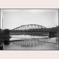 Bro över Motala ström vid Skärblacka omkring 1923. Bild från Järnvägsmuseet. Foto: Okänd. 