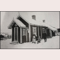 38 Bankesta 1917 med banvakten K.G. Karlsson och hans familj. Bilden är hämtad ur en okänd publikation och förmedlad av Thomas Welander. Foto: Okänd. 