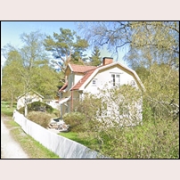 Hemfosa banvaktsstuga i maj 2023. Bild från Google Street View. Foto: Okänd. 