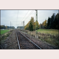 Sidospåret vid Vattenfalls transformatorstation strax söder om Säffle utgick härifrån men var rivet då fotografen besökte platsen den 23 oktober 1999. Foto: Peter Berggren. 