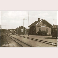 Äskekärr station omkring 1931. Okänt vykort på bild från Järnvägsmuseet. Foto: Okänd. 