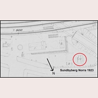 Sundbyberg norra, bangårdsritning 1923. Den inringade stugan är den förmodade banvaktsstugan, som här kallas stationskarlsbostad. Den saknas på den ekonomiska kartan 1953, så den hade tydligen försvunnit före detta år.