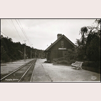Porsgata hållplats okänt år efter 1932 (sidospåret borttaget, linjen elektrifierad). Fotoriktning norrut. Bild från Järnvägsmuseet. Foto: Okänd. 