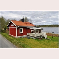 Limmingsviken banvaktsstuga i maj 2025. Fotoriktning norrut. Bild från Google Maps Street View. Foto: Okänd. 