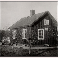 272a Haga okänt år. Bilden kommer från Bengt Axelssons samling. Bengt Axelsson är son till banvakten Erik Axelsson som tjänstgjorde här 1942 - 1944. Bilden bör därför vara tagen under den tiden. Foto: Okänd. 