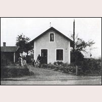 717 Dalby tidigast på 1950-talet (mopeden!). Bilden är ett bidrag från Bo Hallin. Foto: Okänd. 