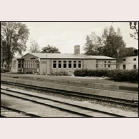 Morgongåva station, nya stationshuset omkring 1960. Okänt vykort på bild från Järnvägsmuseet. Foto: Okänd. 